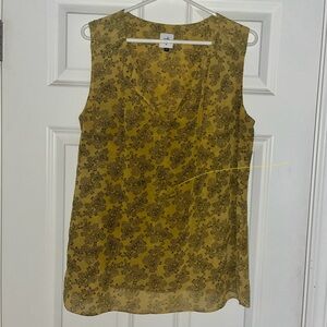 Cabi yellow and black paisley sleeveless v-neck blouse
